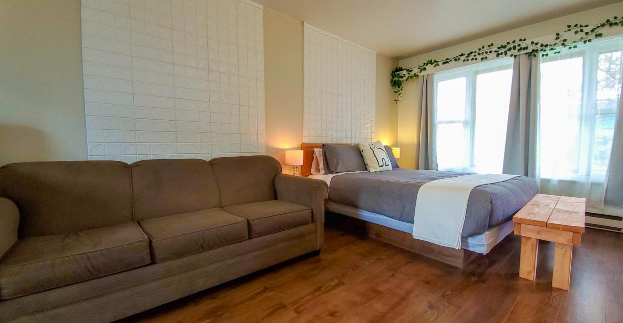 Lofts Fleuve Et Montagnes Motel Sainte-Anne-de-Beaupré Екстериор снимка