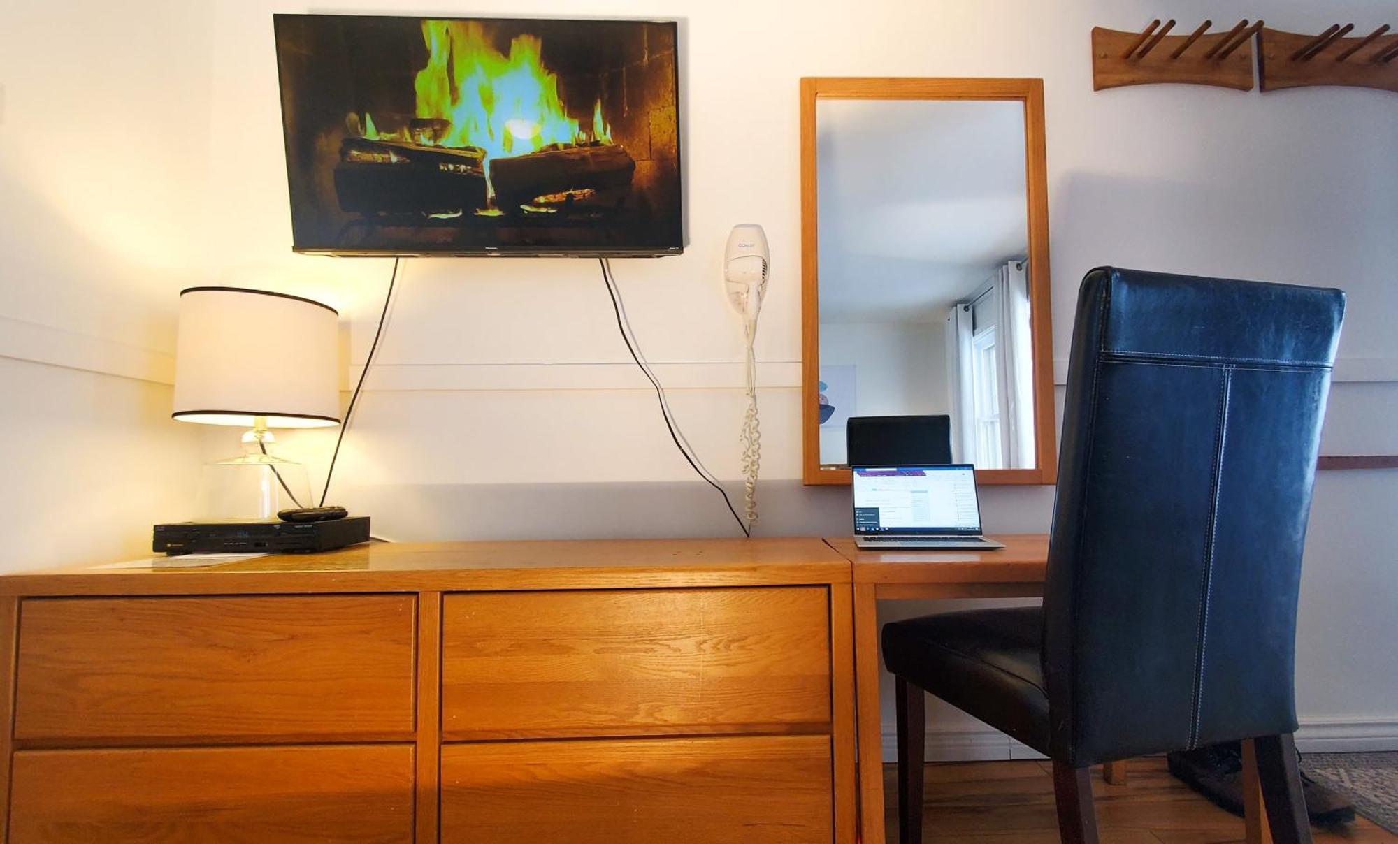 Lofts Fleuve Et Montagnes Motel Sainte-Anne-de-Beaupré Екстериор снимка